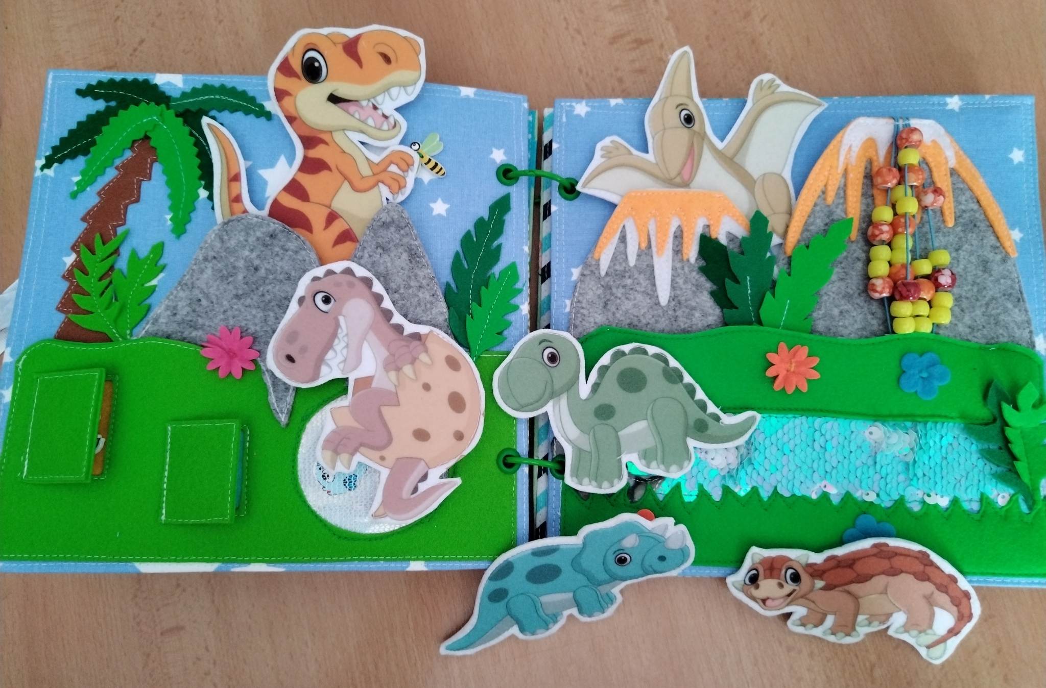 Quiet Book stránka DINOSAURUS
