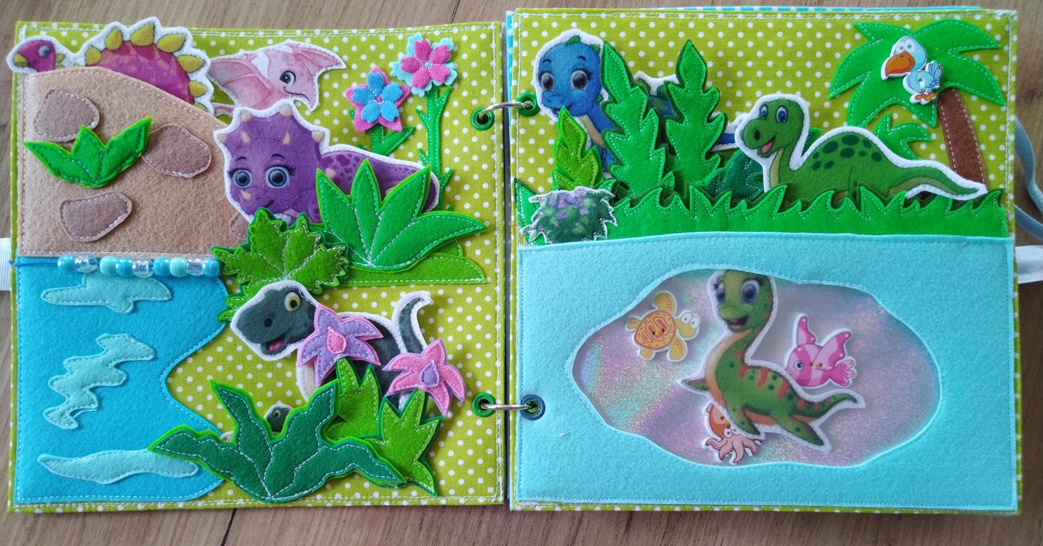 Quiet Book stránka DINOSAURUS